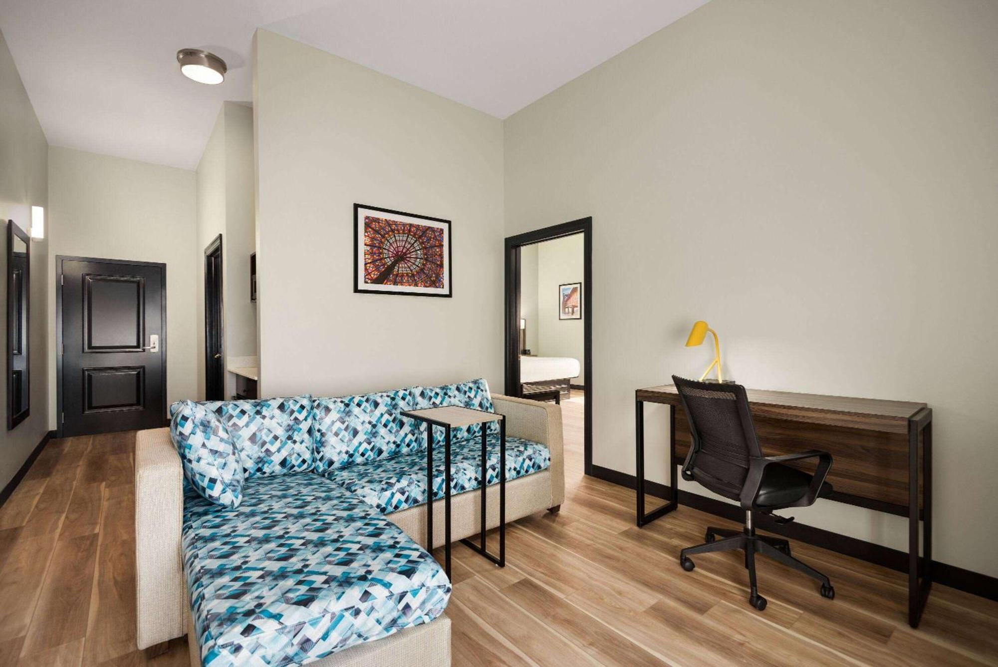 La Quinta By Wyndham Gonzales La Hotel Buitenkant foto